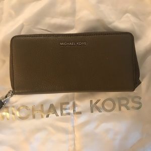 Large Michael Kors Mercer wallet